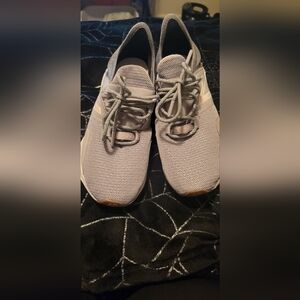 New Balance ROAV trainers